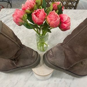 UGG boots classic short II size 8 unisex